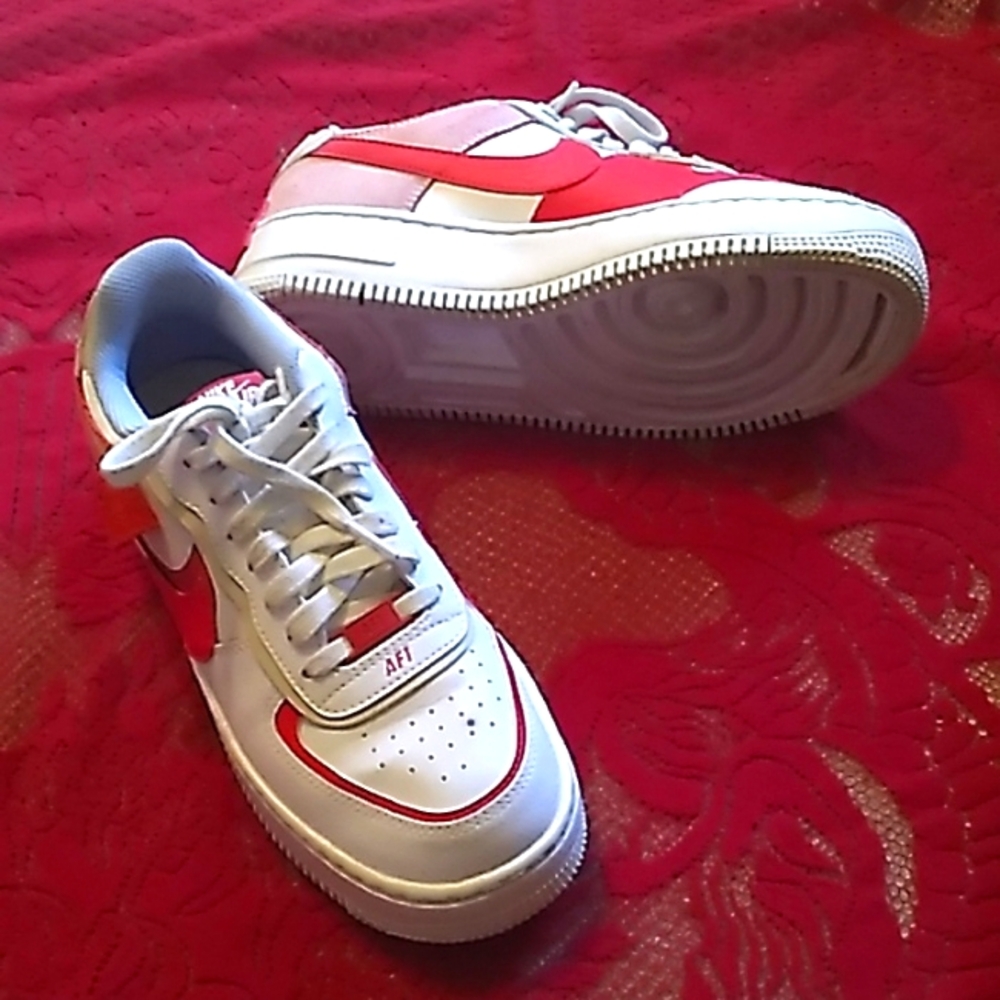 Womens Nike Air Force 1 red and white shoes size 7.5 - 8 ๐GREAT CONDITION!!๐ - Picture 1 of 10